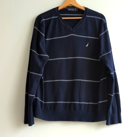 Nautica Sweater L - Picture 2 of 2